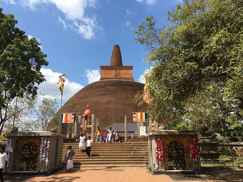 jethawanaramaya-stupa.jpg